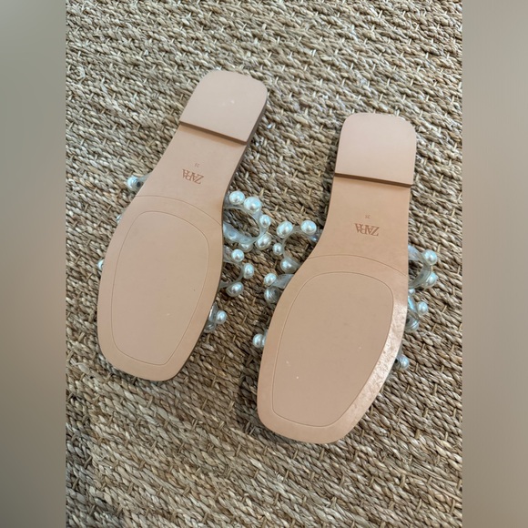 NWOT Zara Vinyl Pearl Flat Sandals Size 39 - Picture 9 of 11